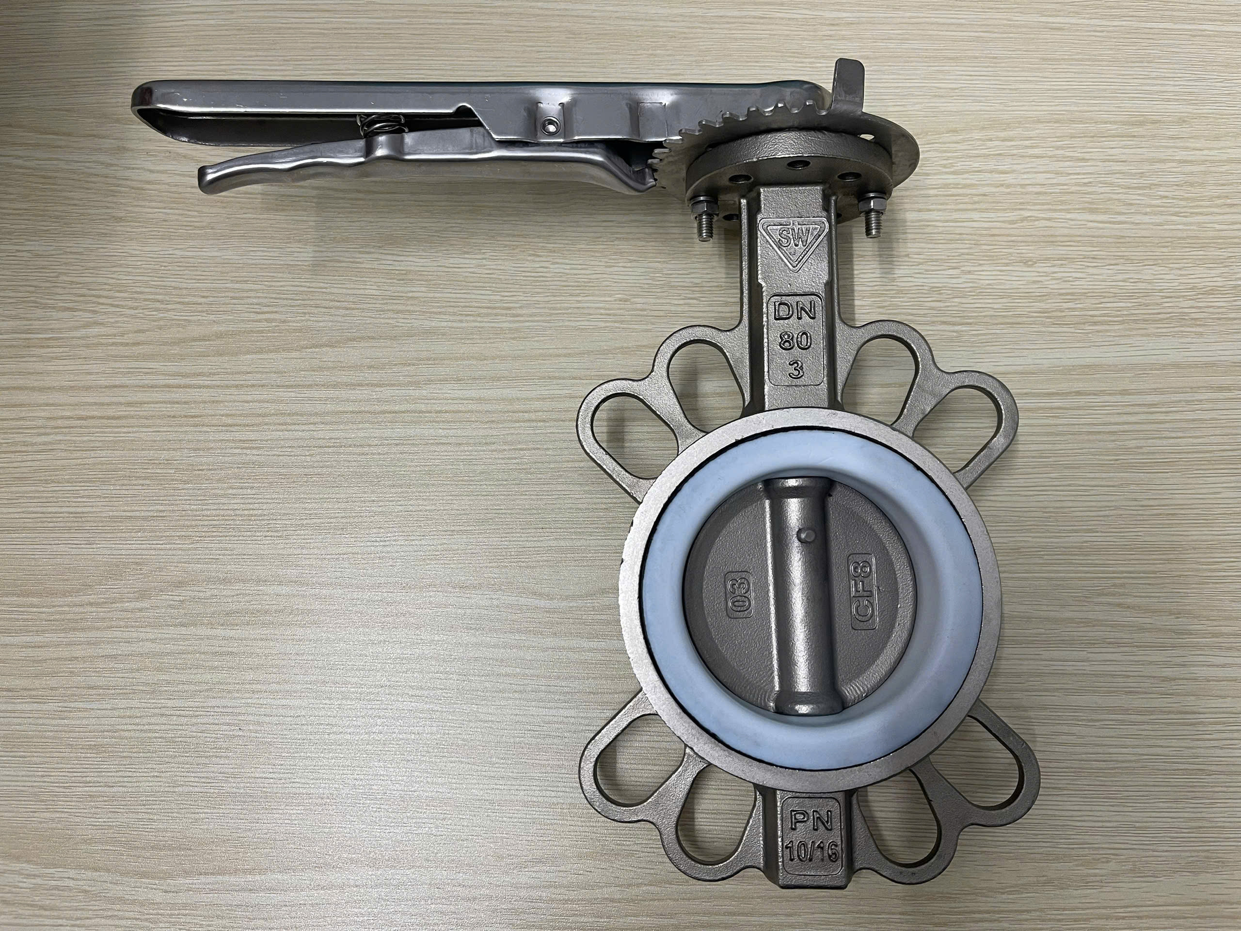 Cận cảnh van bướm tay gạt DN80 Inox Samwoo